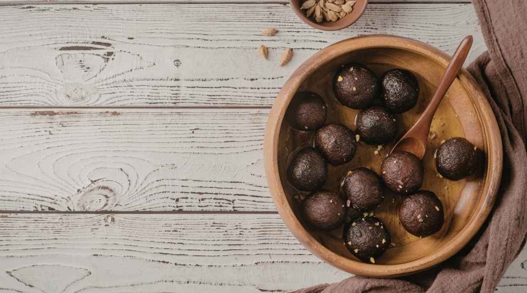 Boules d’énergie aux dattes : le snack naturel idéal pour tenir toute la journée ?